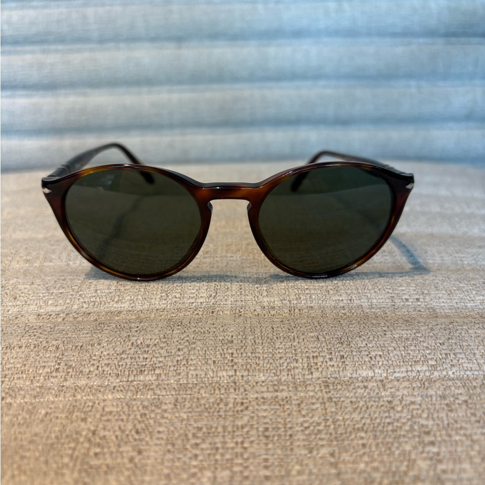 Persol Tortoise Shell Sunglasses with Black Case - Picture 2 of 6